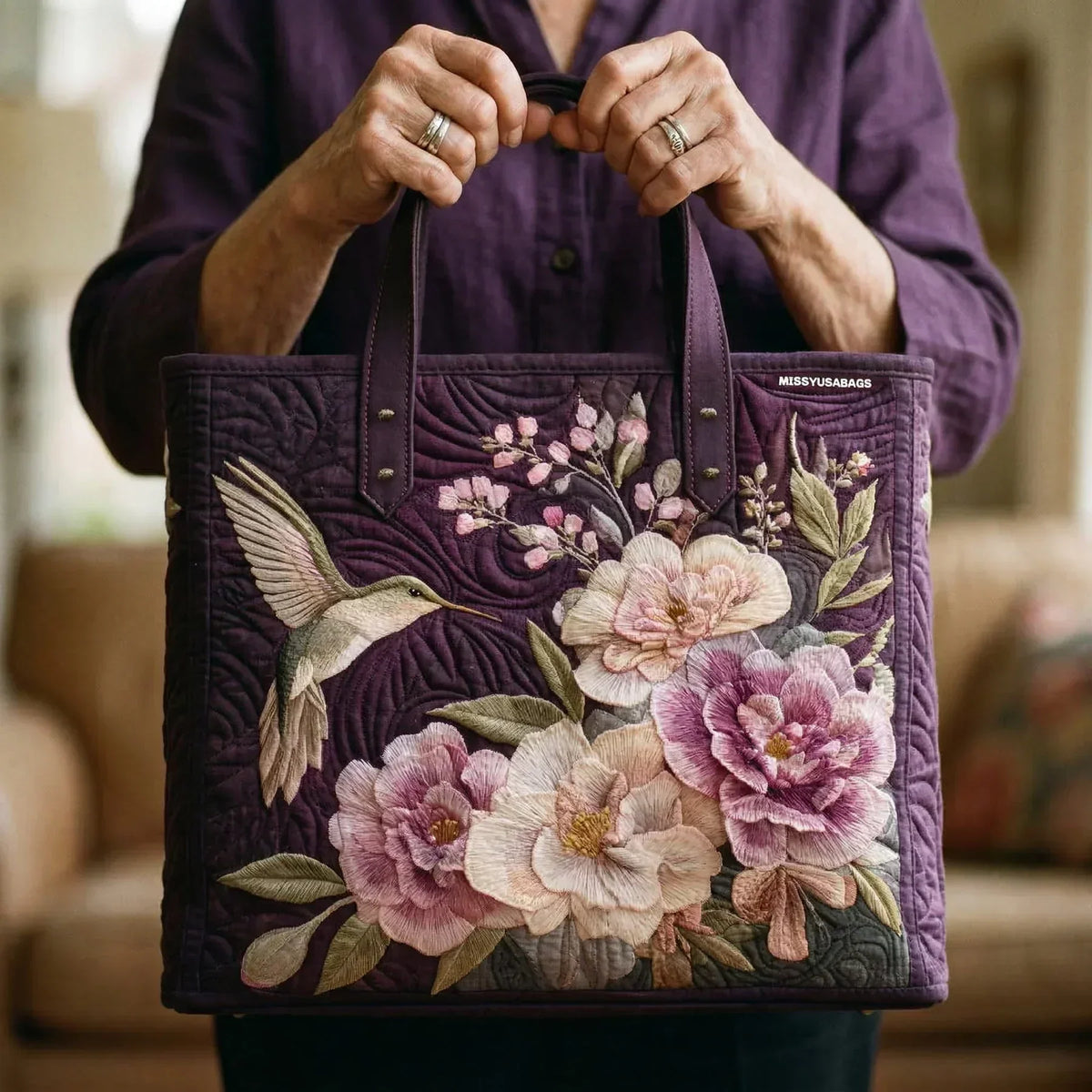Ručně vyrobená prošívaná taška s motivem kolibříků a orchidejí
